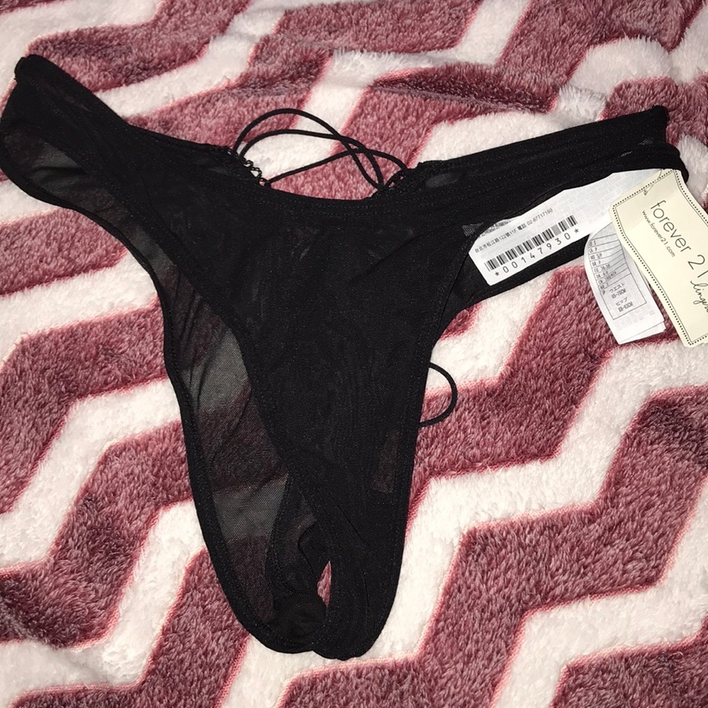 Lingerie Set - Picture 5 of 5